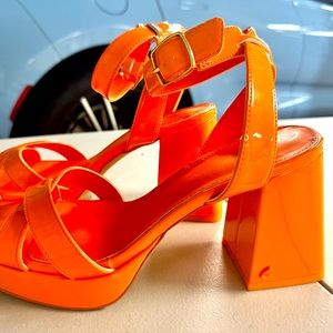Super orange Circus by Sam Elderman sandals with triangle chunky heels